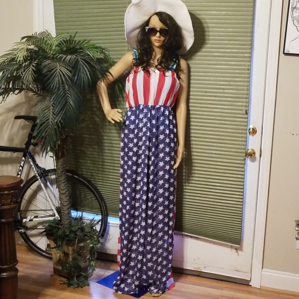 **LAST CHANCE**  NWOT  L- Show cover up OS